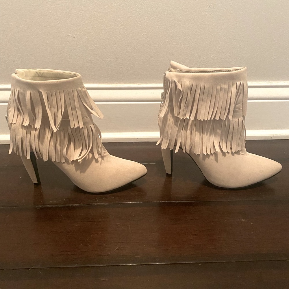 Heeled fringe boots